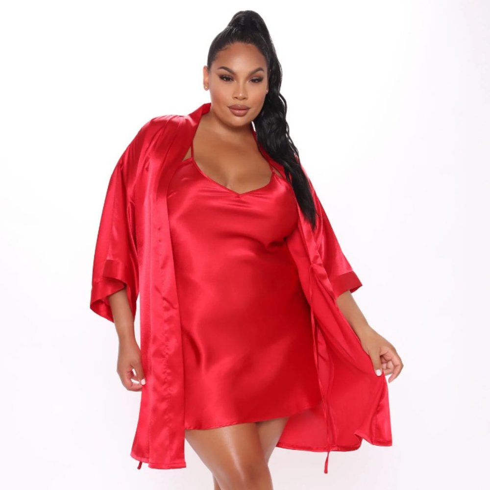 Fashion Nova - Feeling A Little Shy Satin Robe Set - Red